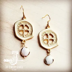 MATTE GOLD MEDALLION WITH FRESHWATER PEARL EARRING