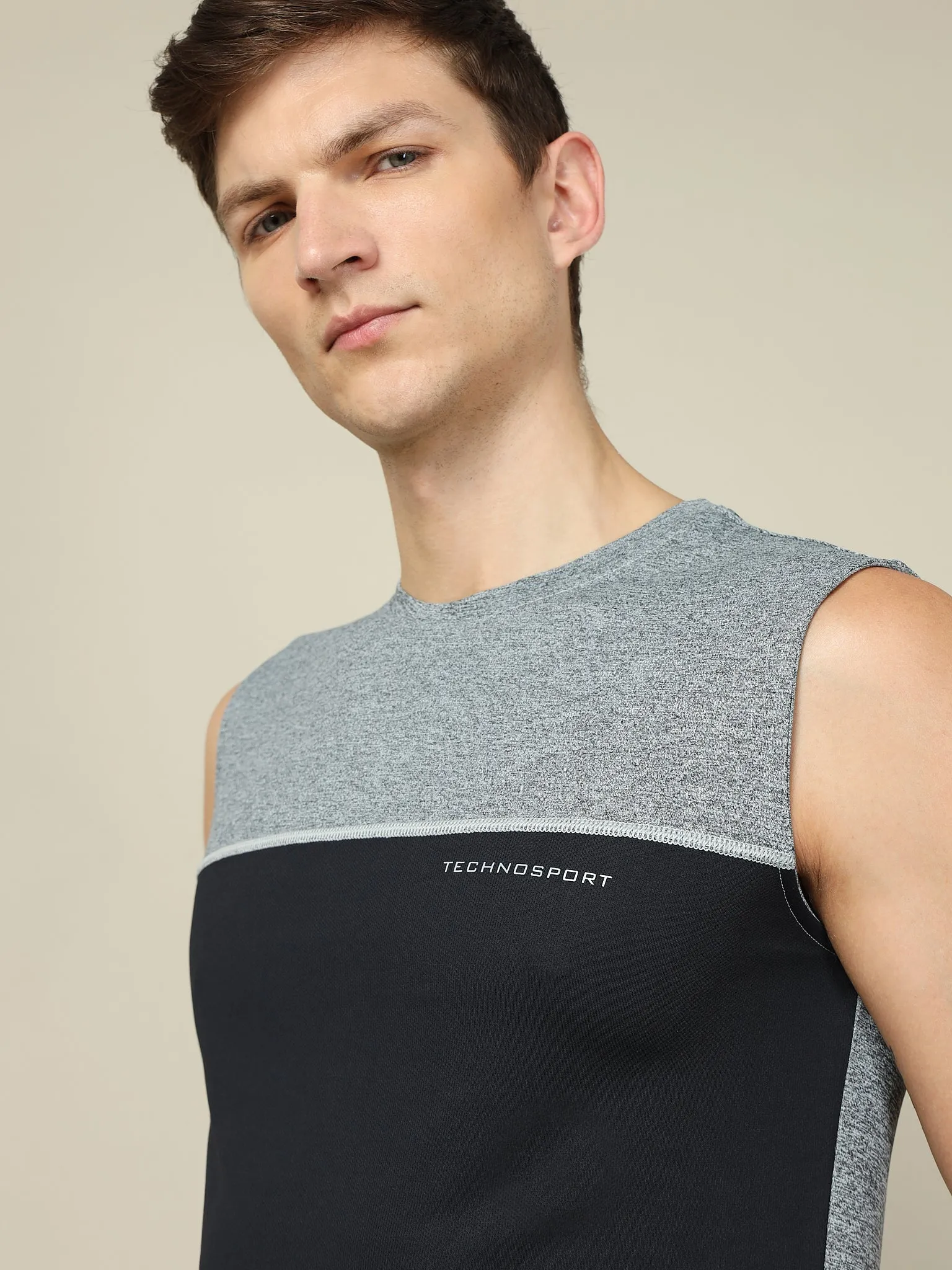 Men Colorblock Slim Fit Crew Neck Innerwear Vest with TECHNO COOL 