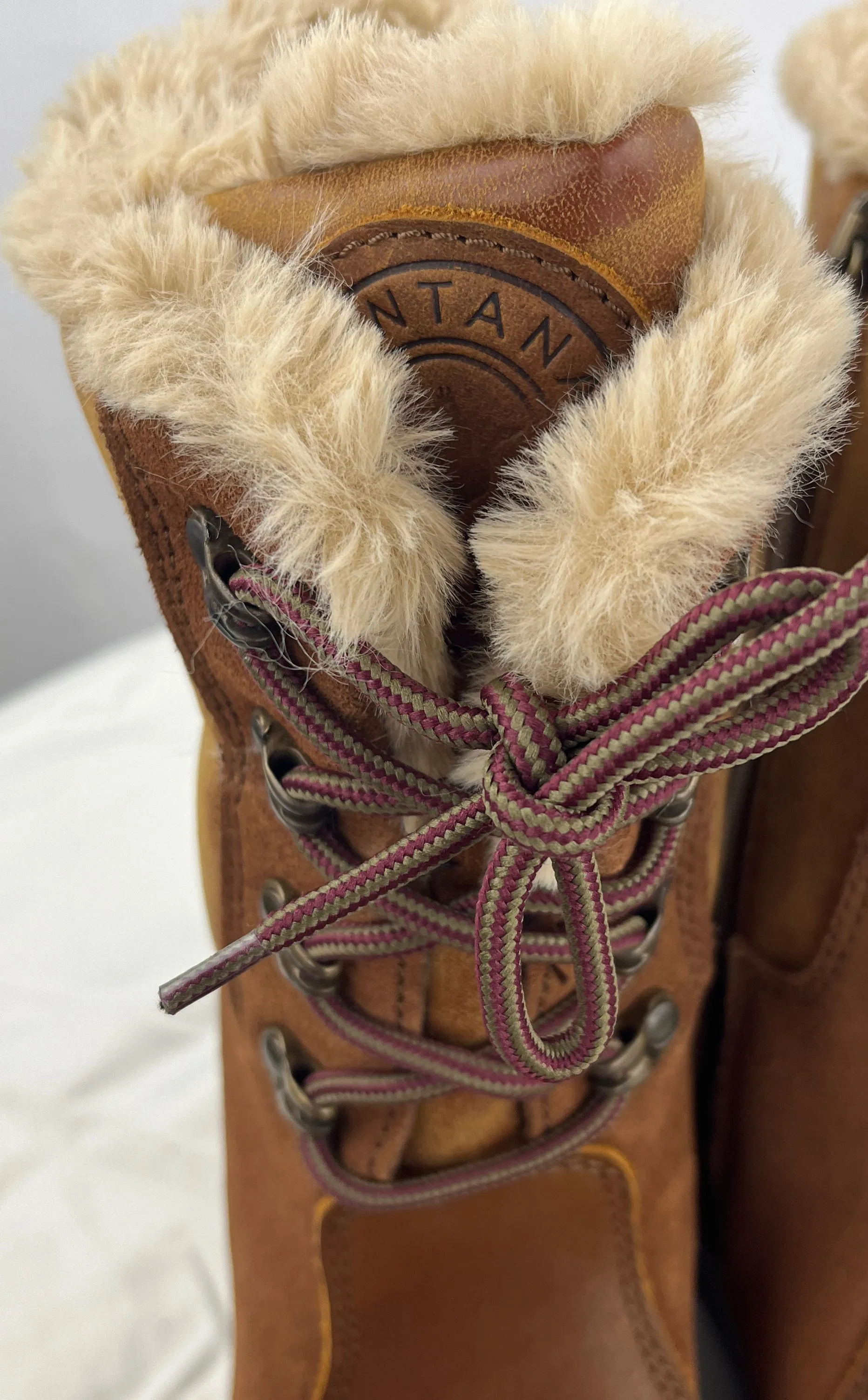 Santana Women's tan Canada Misa Faux Fur Lined Waterproof Hiking Boots Size 9