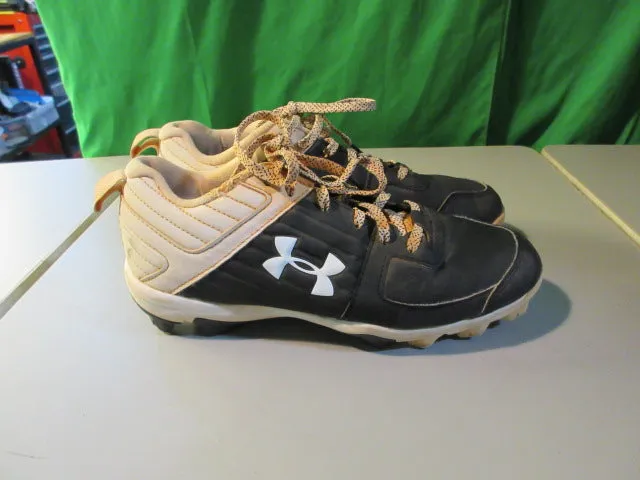 Used Under Armour Lead Off Youth Size 6 Baseball Cleats